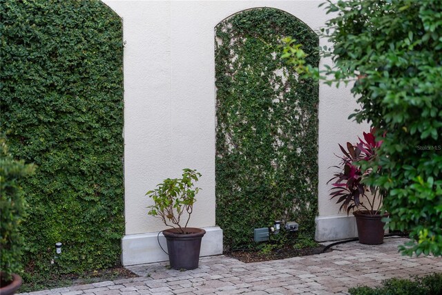 525 N Orange Ave Unit 302, Sarasota, FL 34236 - exterior view of stucco siding
