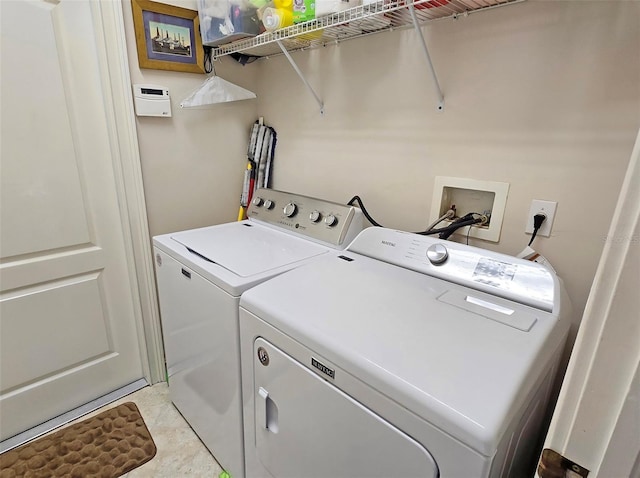 303 9th Ave E, Palmetto, FL 34221 - laundry room with washer and dryer