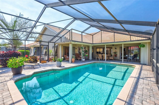 105 Inlets Blvd Unit 105, Nokomis, FL 34275 - outdoor pool with a patio, ceiling fan, and glass enclosure