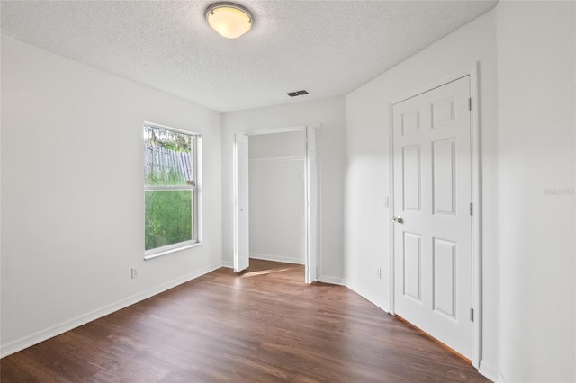 294 Lake Doe Blvd, Apopka, FL 32703 - unfurnished bedroom featuring a textured ceiling, dark wood-type flooring, and a closet