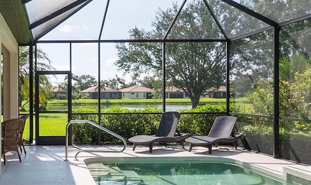 8078 Stirling Falls Cir, Sarasota, FL 34243 - sunroom with a water view