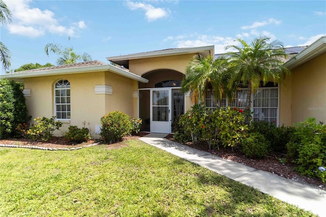 6405 Alesheba Ln, Sarasota, FL 34240 - view of front facade with stucco siding and a front yard