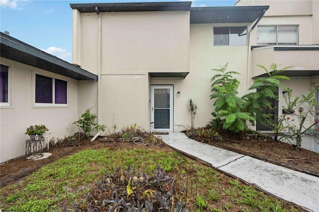 6860 Whitman Ct Unit 32B, Sarasota, FL 34243 - view of front of home featuring stucco siding
