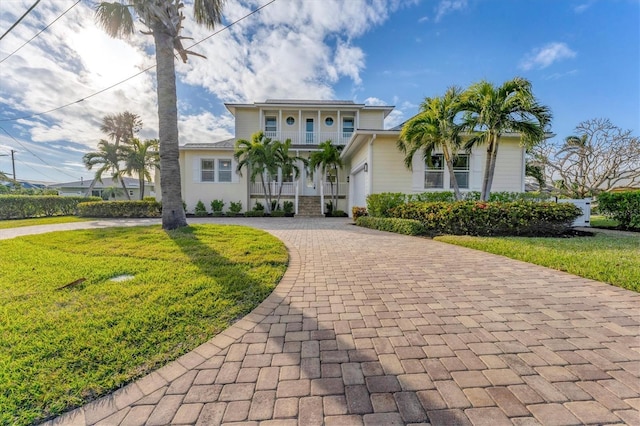 634 Key Royale Dr, Holmes Beach, FL 34217 - view of front facade with curved driveway and a front yard