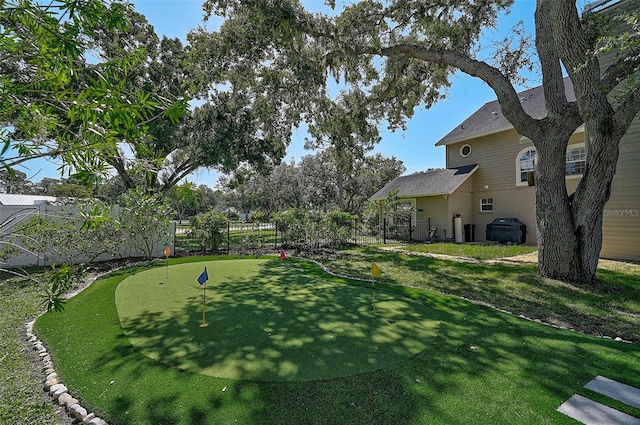 13514 4th Plz E, Bradenton, FL 34212 - view of yard with a putting area