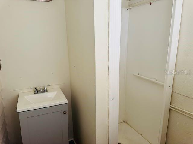 1412 12th Ave W, Bradenton, FL 34205 - bathroom with vanity