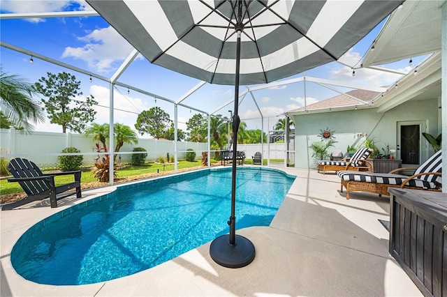 6750 64th Ter E, Bradenton, FL 34203 - view of swimming pool featuring a patio area, a fenced backyard, and glass enclosure