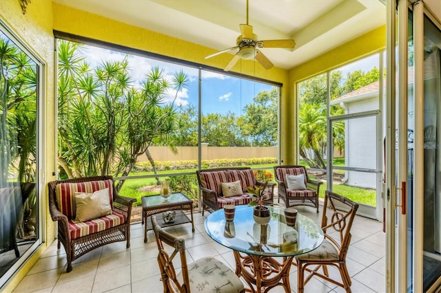 2085 Mattamy Ct, Venice, FL 34292 - sunroom featuring ceiling fan and outdoor lounge area
