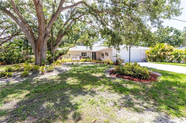 2515 Huntington Ave, Sarasota, FL 34232 - view of front of property featuring driveway, an attached garage, and a front yard
