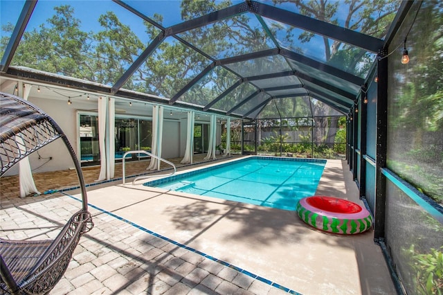2515 Huntington Ave, Sarasota, FL 34232 - swimming pool featuring a patio and a lanai
