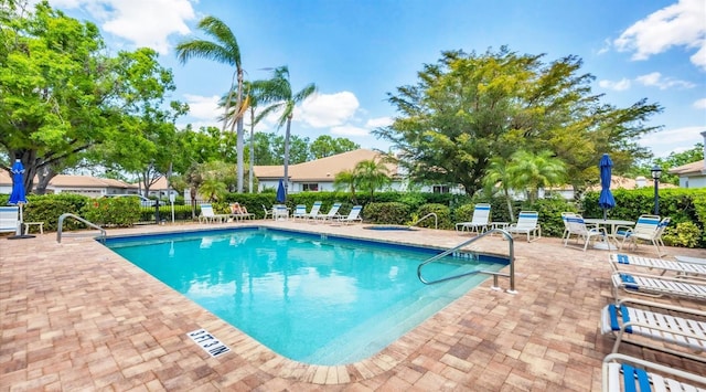 3317 Highlands Bridge Rd Unit 61, Sarasota, FL 34235 - community pool with a patio and a hot tub