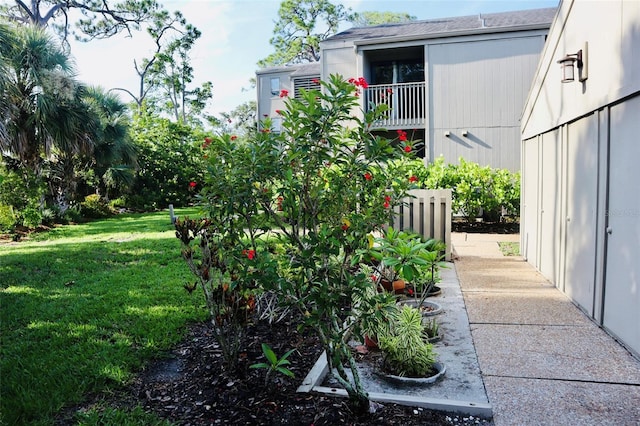 137 Woodland Pl, Osprey, FL 34229 - view of grassy yard