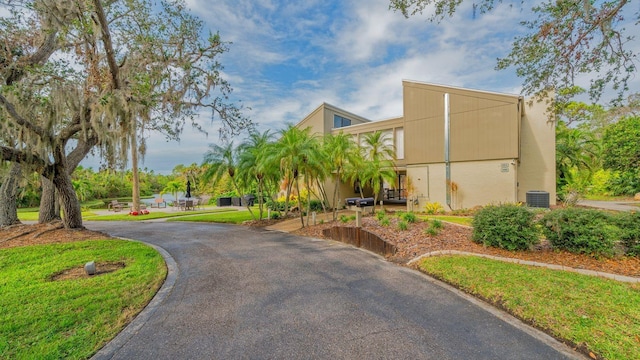 137 Woodland Pl, Osprey, FL 34229 - view of road