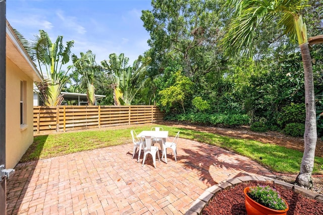743 Stonecrest Dr, Sarasota, FL 34232 - view of patio / terrace with outdoor dining area
