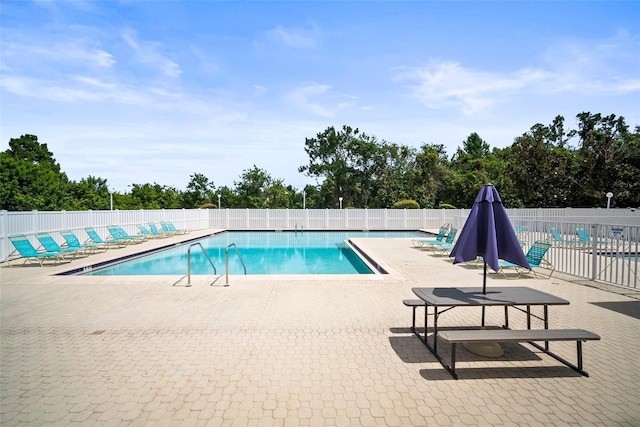 4194 Banbury Cir, Parrish, FL 34219 - community pool with a patio and view of wooded area