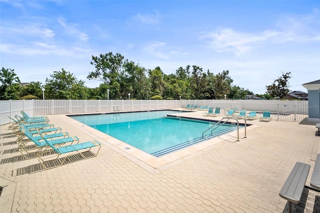 4194 Banbury Cir, Parrish, FL 34219 - community pool with a patio