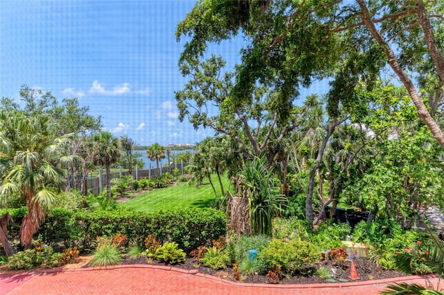 8963 Fishermens Bay Dr, Sarasota, FL 34231 - view of home's community