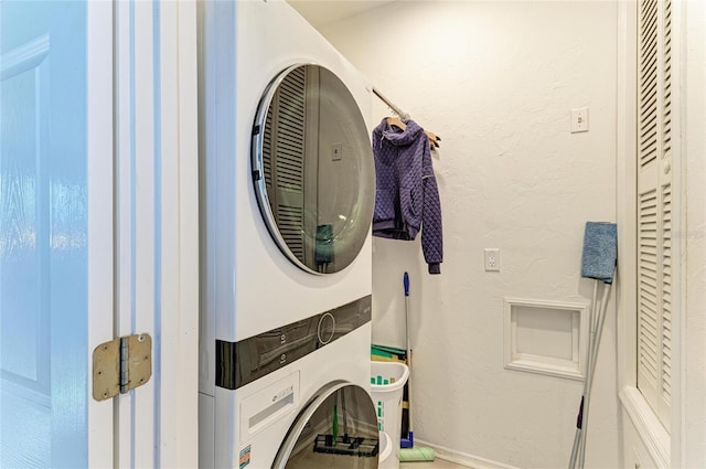 8963 Fishermens Bay Dr, Sarasota, FL 34231 - washroom featuring stacked washing machine and dryer and baseboards