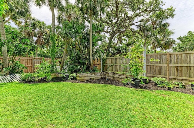 8963 Fishermens Bay Dr, Sarasota, FL 34231 - view of fenced backyard