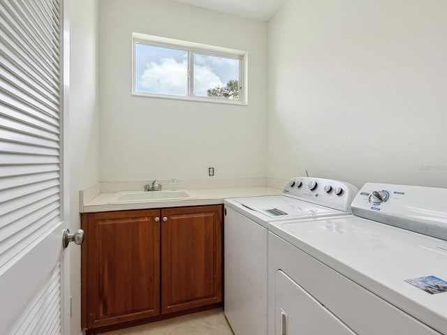 6811 Honeysuckle Trl, Lakewood Ranch, FL 34202 - laundry area featuring washing machine and clothes dryer, cabinet space, and light tile patterned flooring