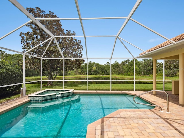 6811 Honeysuckle Trl, Lakewood Ranch, FL 34202 - view of pool featuring glass enclosure, a patio, a pool with connected hot tub, and view of wooded area