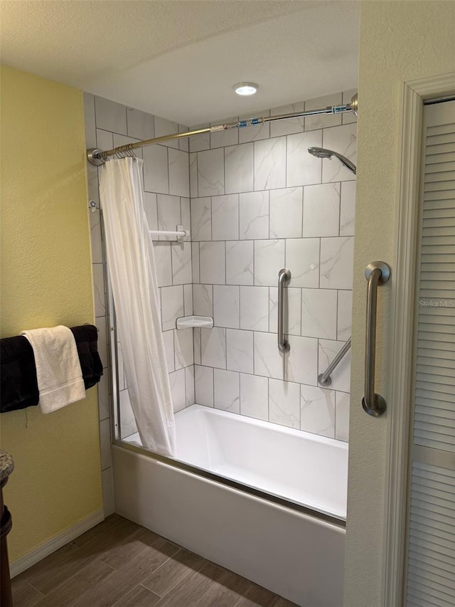 20170 Tralee Dr, Port Charlotte, FL 33952 - full bath featuring wood finished floors, shower / bath combo with shower curtain, baseboards, and a textured wall