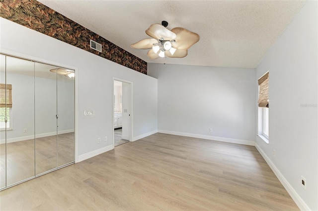 4811 14th Ave E, Bradenton, FL 34208 - unfurnished room with plenty of natural light, a textured ceiling, light wood-style flooring, and ceiling fan