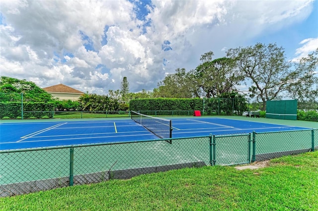 4811 14th Ave E, Bradenton, FL 34208 - view of tennis court with community basketball court