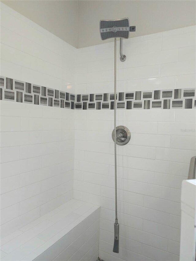 5207 86th Street Ct W, Bradenton, FL 34210 - bathroom featuring a tile shower