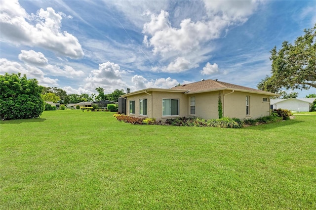 6804 19th Ave W, Bradenton, FL 34209 - view of side of property featuring stucco siding and a yard