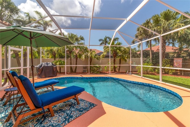 866 Oak Briar Ln, Osprey, FL 34229 - view of swimming pool featuring a fenced backyard and a lanai