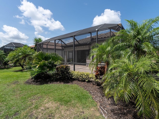 4949 Savona Run, Bradenton, FL 34211 - back of property featuring a yard, a lanai, and a patio area