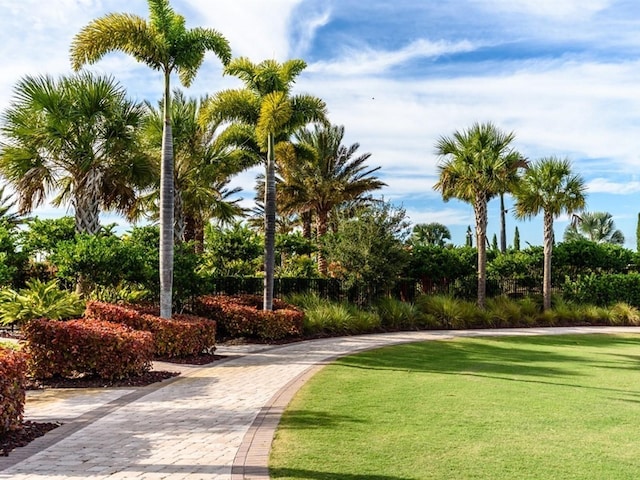 4949 Savona Run, Bradenton, FL 34211 - view of property's community featuring a lawn
