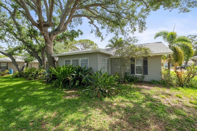 2204 67th St W, Bradenton, FL 34209 - view of front facade featuring a front yard