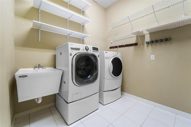 1711 145th St E, Sarasota, FL 34212 - laundry area featuring washing machine and dryer and light tile patterned floors