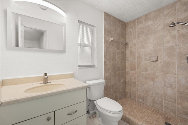 5433 81st Avenue Cir E, Palmetto, FL 34221 - bathroom featuring vanity, tiled shower, toilet, and a textured ceiling