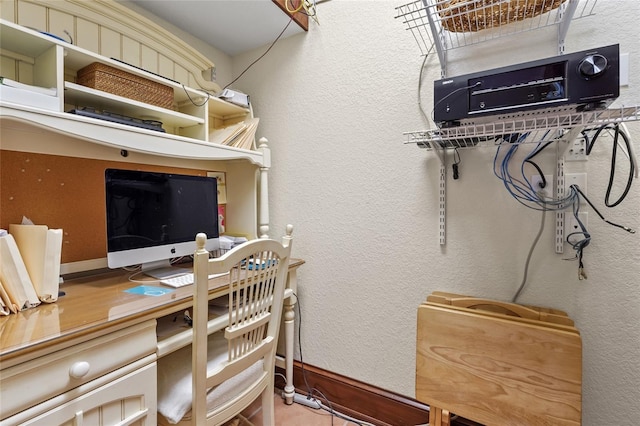 7025 Saddle Creek Cir, Sarasota, FL 34241 - office area featuring a textured wall