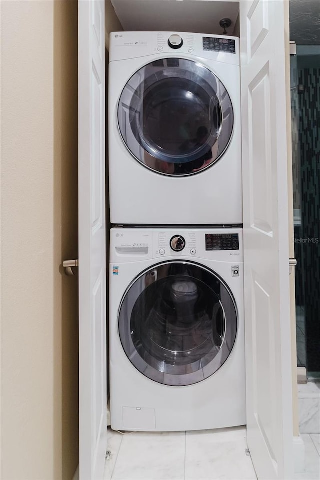 1255 N Gulfstream Ave Unit 1104, Sarasota, FL 34236 - laundry area featuring stacked washer / drying machine