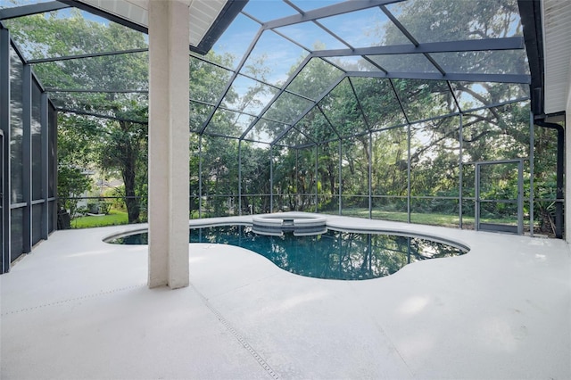 5103 Twin Creeks Dr, Valrico, FL 33596 - view of swimming pool featuring a patio area, a pool with connected hot tub, and a lanai