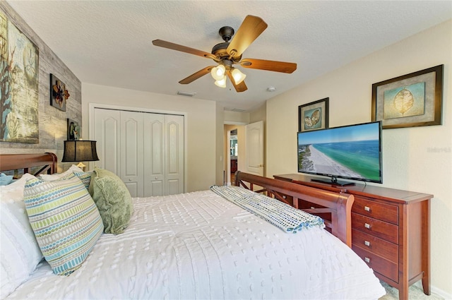 8906 Stone Harbour Loop, Bradenton, FL 34212 - bedroom featuring a closet, a ceiling fan, and a textured ceiling