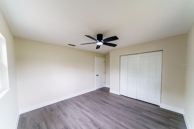 4616 34th Ave E, Bradenton, FL 34208 - unfurnished bedroom featuring wood finished floors, a closet, and ceiling fan
