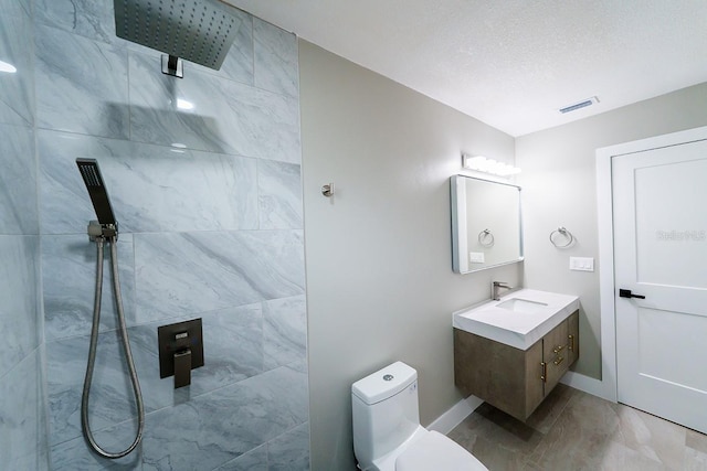 4616 34th Ave E, Bradenton, FL 34208 - bathroom featuring a tile shower and vanity