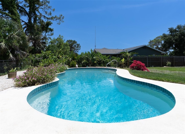 2216 Lake Shore Dr, Nokomis, FL 34275 - view of pool