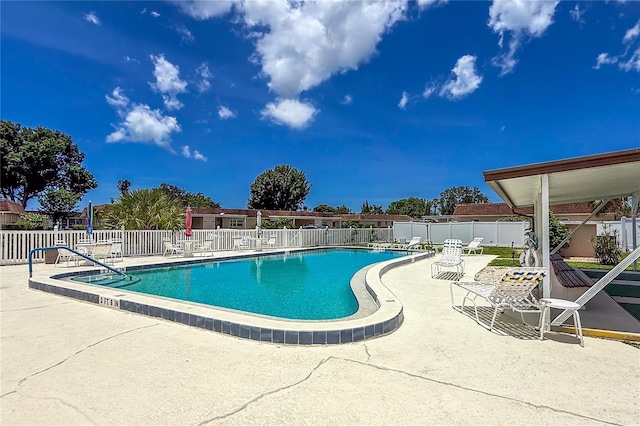 643 Park Cir, Bradenton, FL 34207 - community pool with a patio