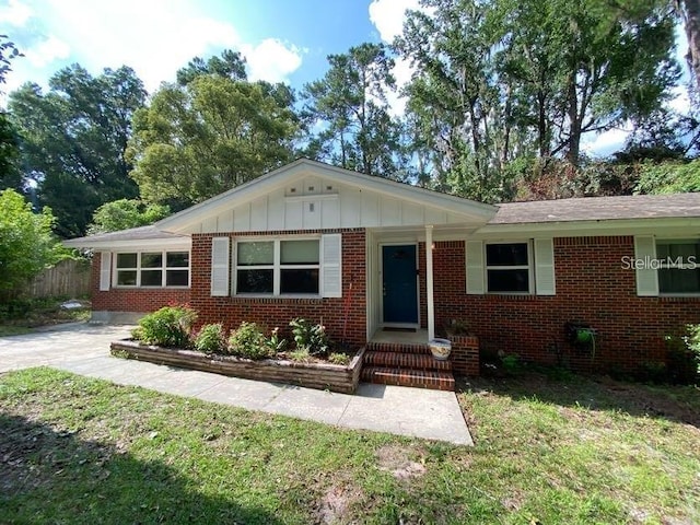 1616 NW 39th Ave, Gainesville, FL 32605 - single story home featuring board and batten siding, brick siding, and a front yard