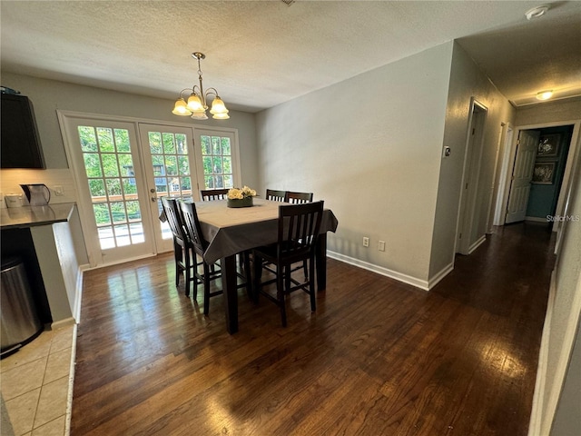 1616 NW 39th Ave, Gainesville, FL 32605 - dining area with wood finished floors, a chandelier, and a textured ceiling