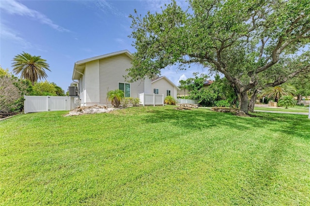 3903 Bayside Dr, Bradenton, FL 34210 - view of yard