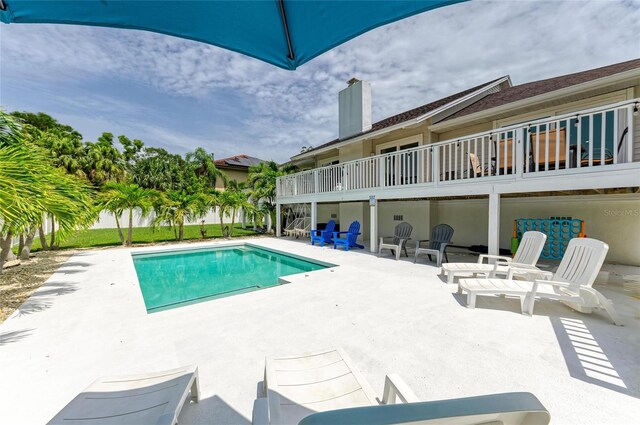 3903 Bayside Dr, Bradenton, FL 34210 - swimming pool with a patio area