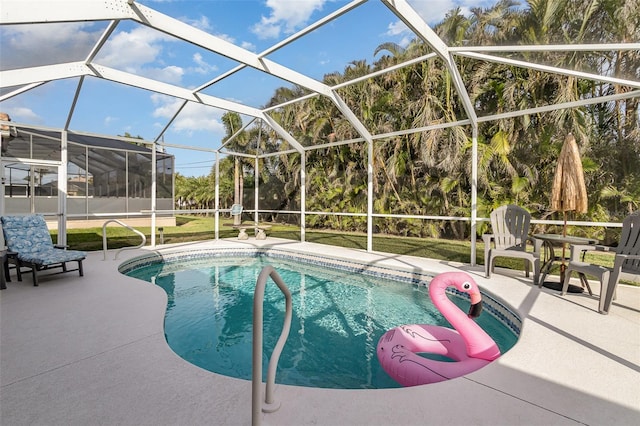 5323 SW 22nd Pl, Cape Coral, FL 33914 - swimming pool with a patio area and glass enclosure