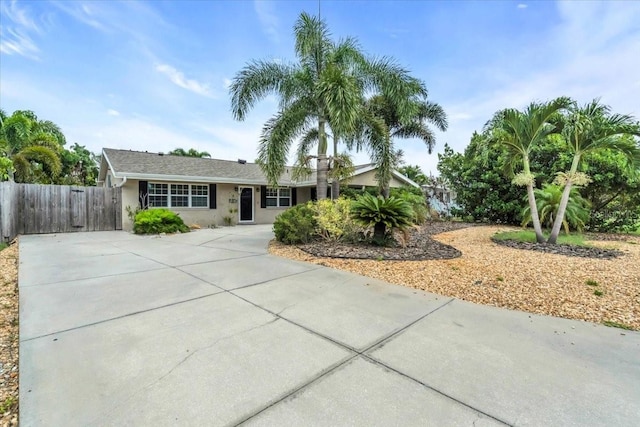 6731 Washington Pl, Bradenton, FL 34207 - ranch-style home featuring driveway and stucco siding